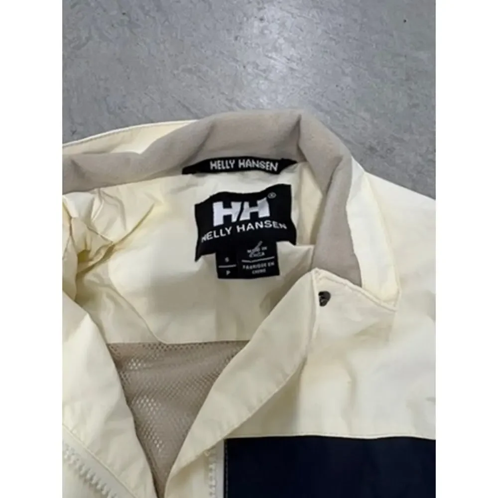 Helly Hansen ships from